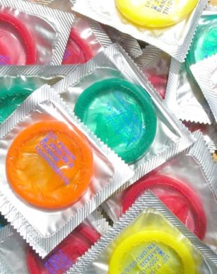 SRI luptă împotriva teroriştilor cu prezervative